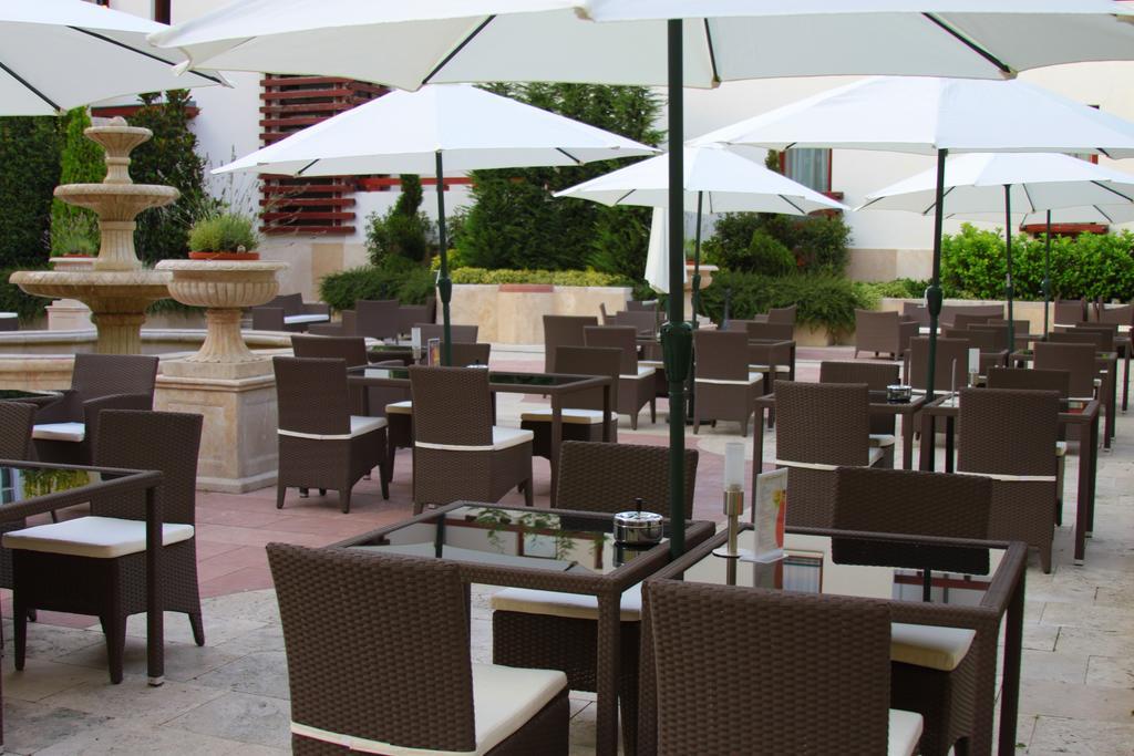 Hotel Kristaly Imperial تاتا المظهر الخارجي الصورة