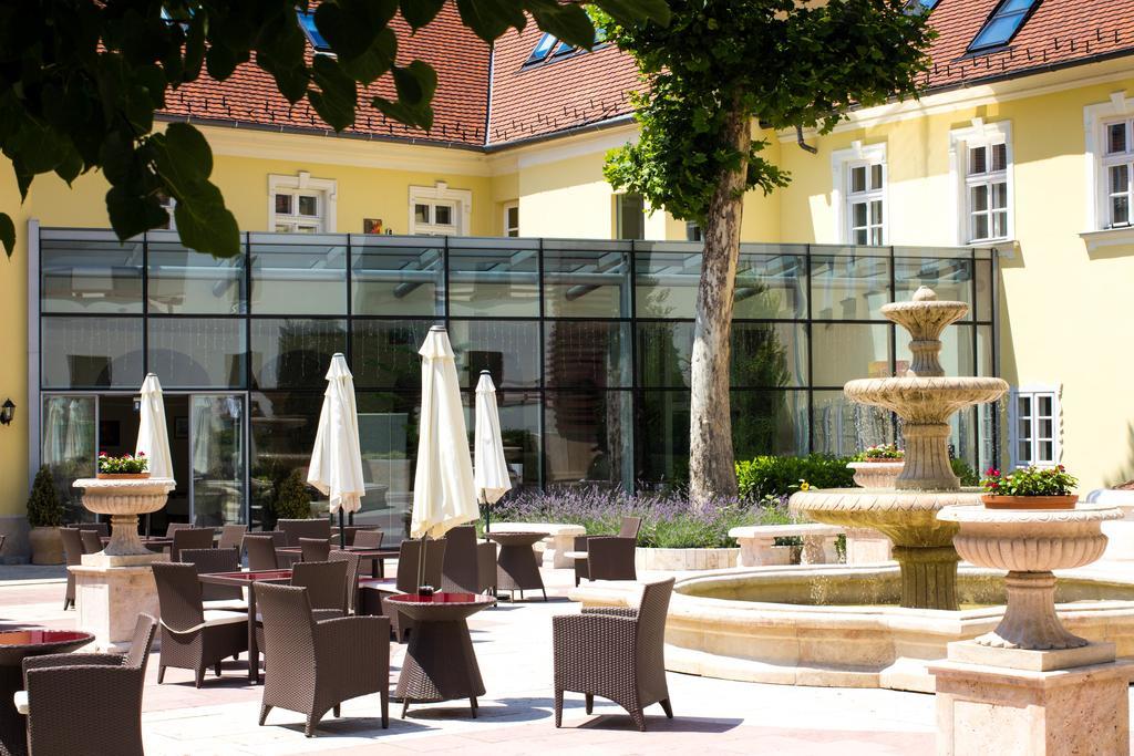 Hotel Kristaly Imperial تاتا المظهر الخارجي الصورة