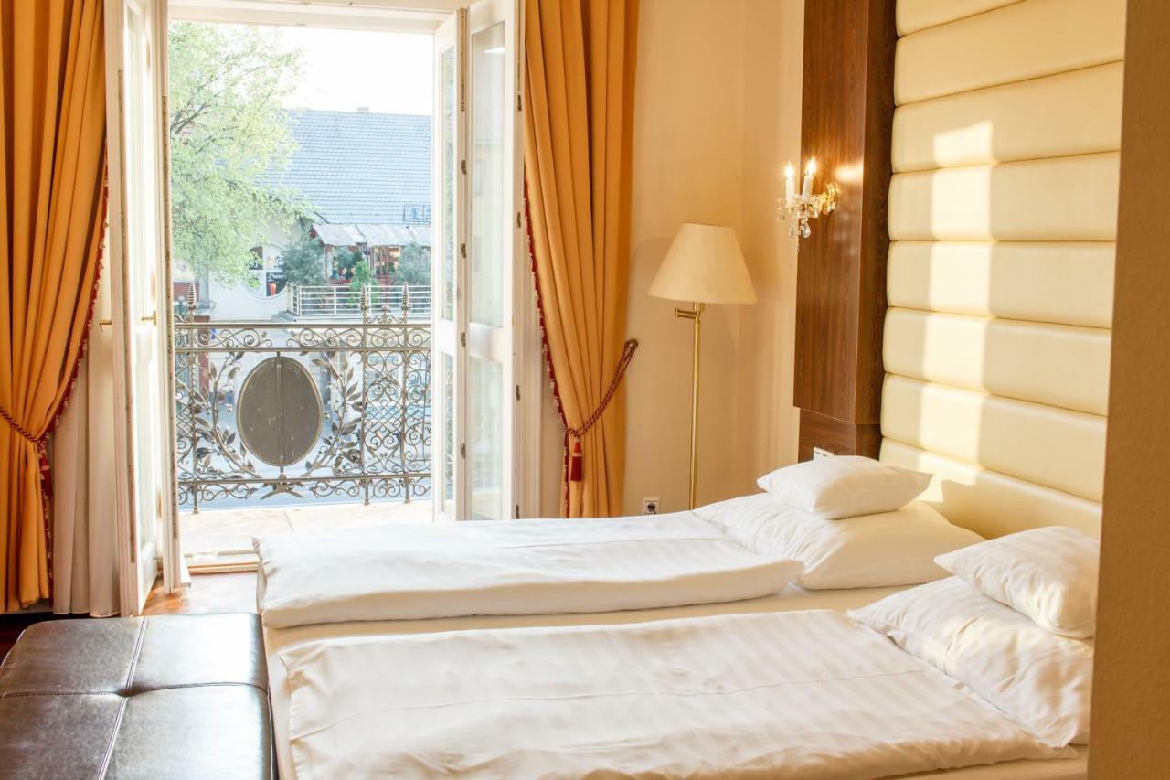 Hotel Kristaly Imperial تاتا المظهر الخارجي الصورة
