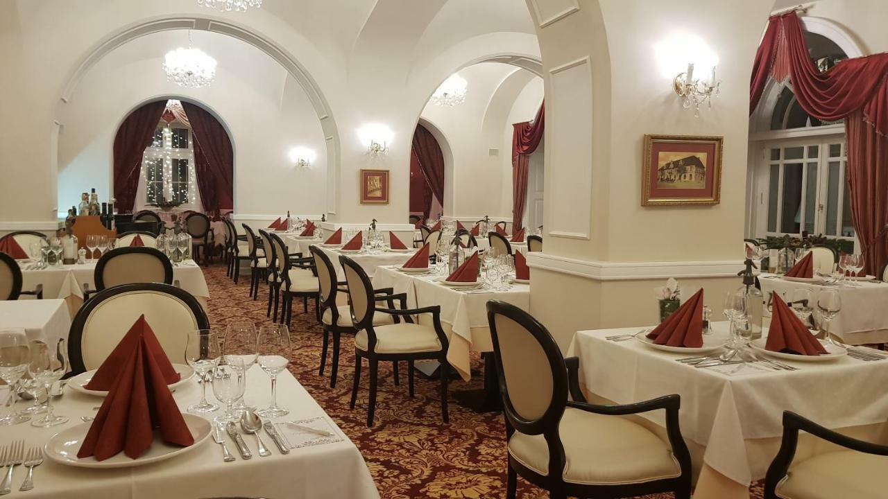 Hotel Kristaly Imperial تاتا المظهر الخارجي الصورة