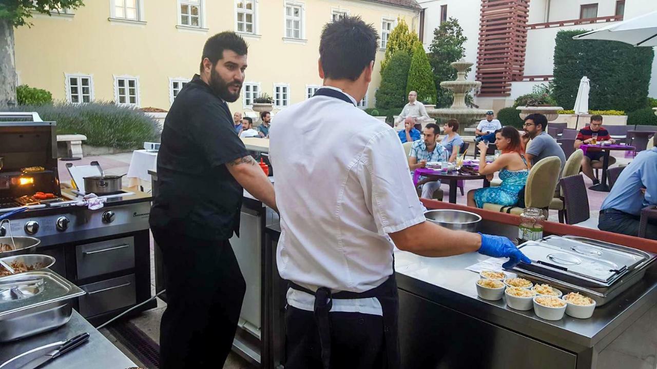 Hotel Kristaly Imperial تاتا المظهر الخارجي الصورة