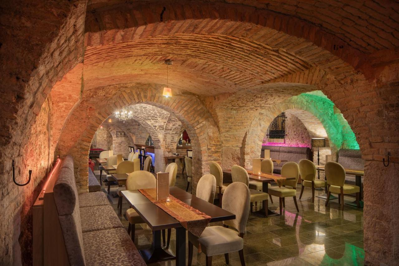 Hotel Kristaly Imperial تاتا المظهر الخارجي الصورة