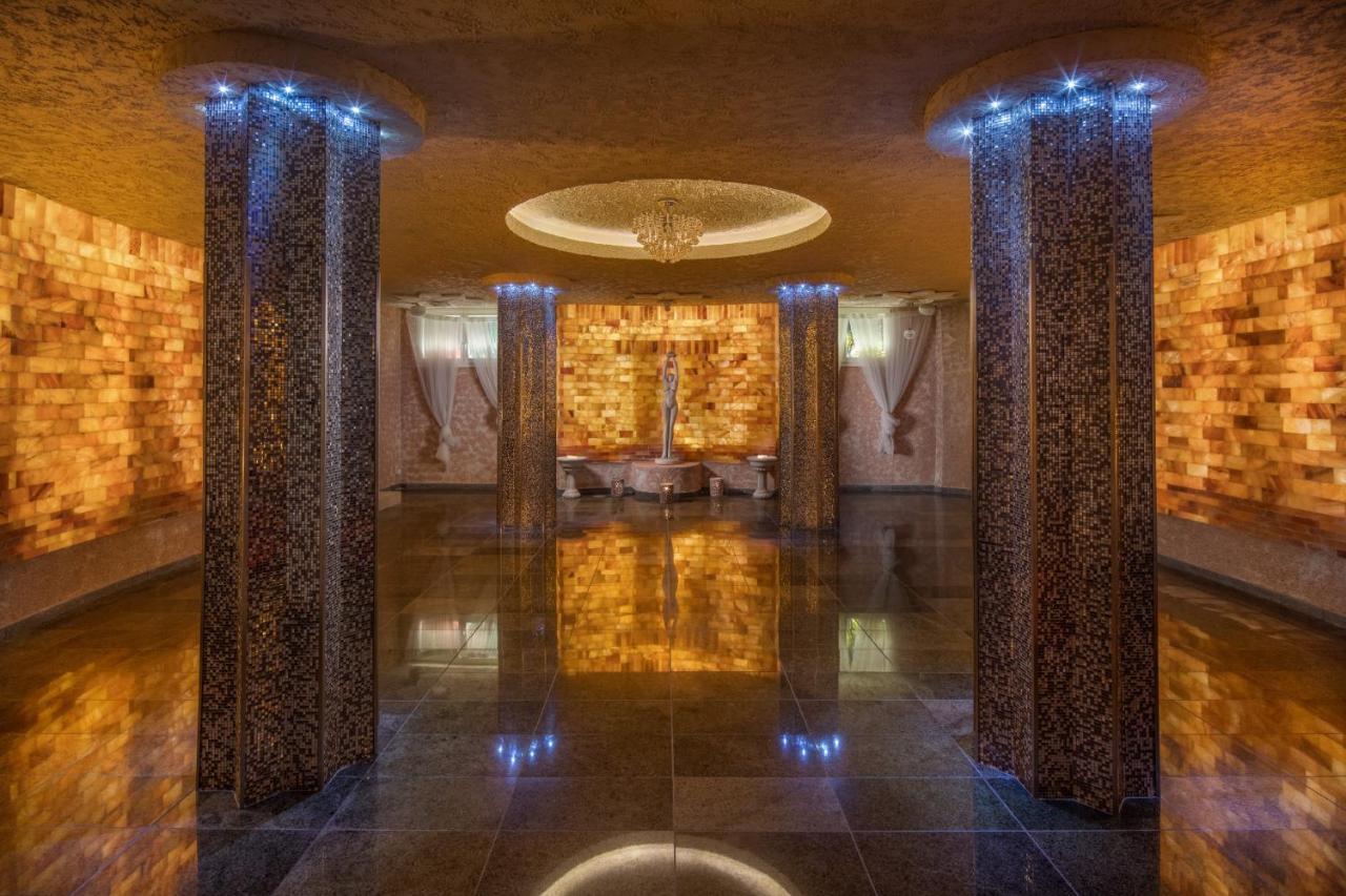 Hotel Kristaly Imperial تاتا المظهر الخارجي الصورة