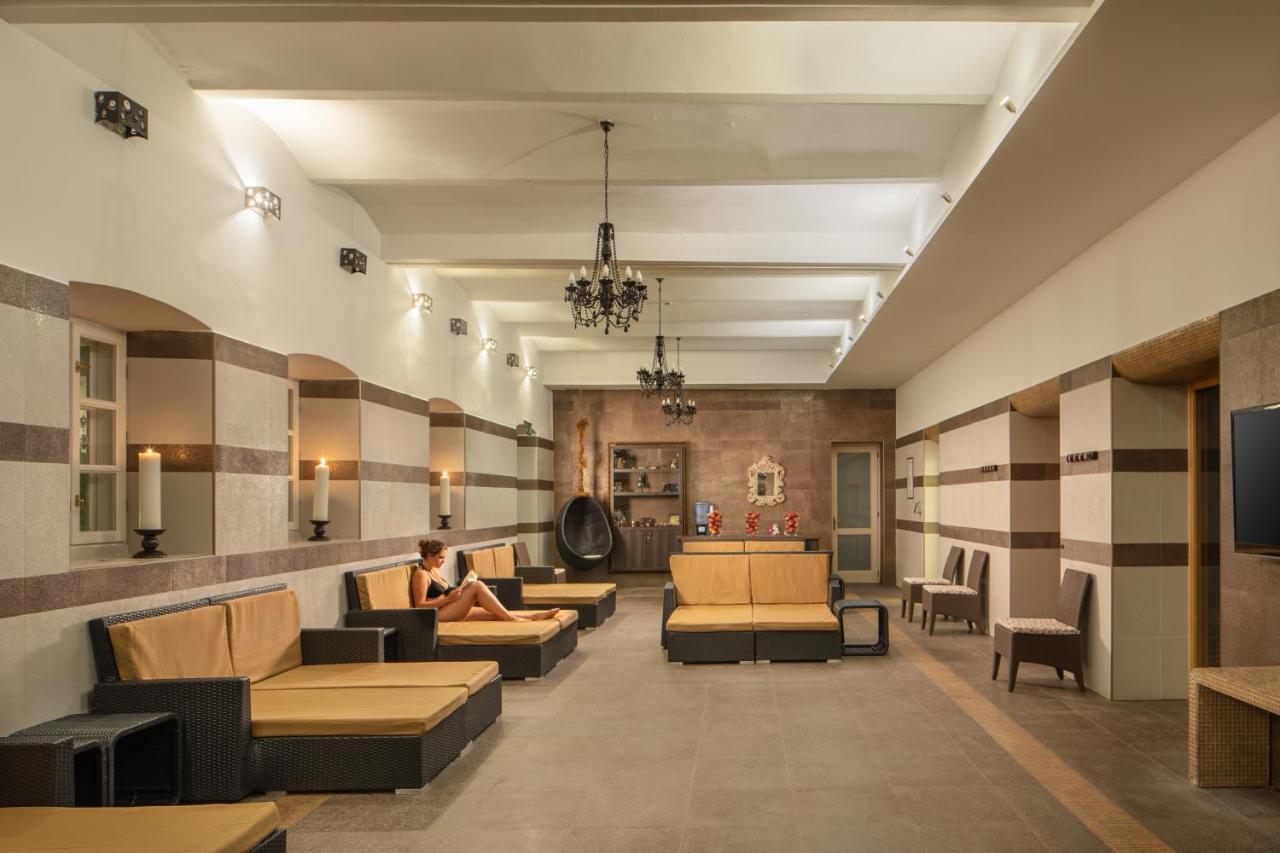 Hotel Kristaly Imperial تاتا المظهر الخارجي الصورة